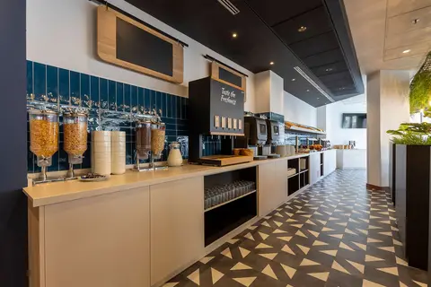 Travelodge Barcelona Poblenou in Barcelona — foto 27