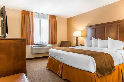 Black Swan Inn Lee-Lenox - An Ascend Hotel Collection Hotel in Luwte — foto 12