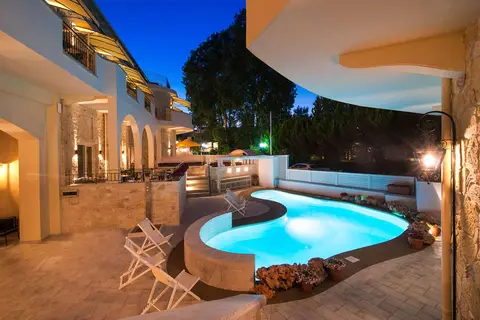 Neikos Mediterraneo Luxury Suites in Pallini Municipal Unit, foto 18