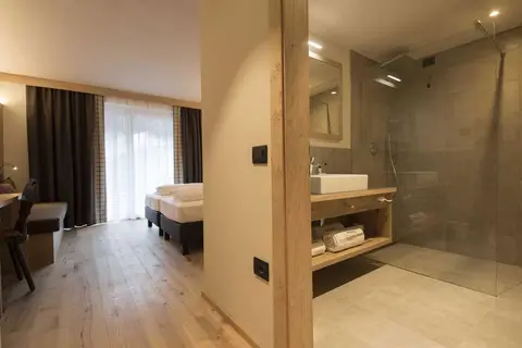 Hotel Monroc in Commezzadura — foto 21