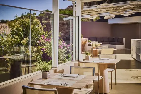 Baia di Chia Resort Sardinia, Curio Collection by Hilton in Domus de Maria — foto 7