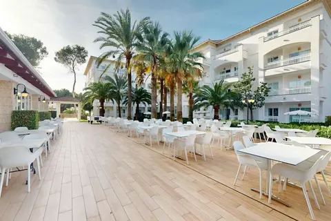 Green Garden Aparthotel in Cala Agulla, foto 15