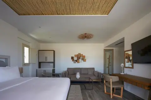 Sea Breeze Santorini Beach Resort, Curio Collection by Hilton in Εξωμύτης — foto 2