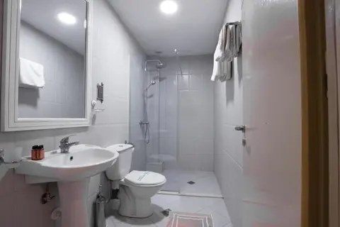 Hotel Cajupi in Gjirokastra — foto 20