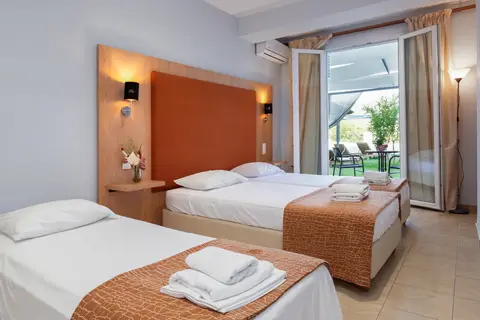 Hotel Punta in Καλύβια — foto 27