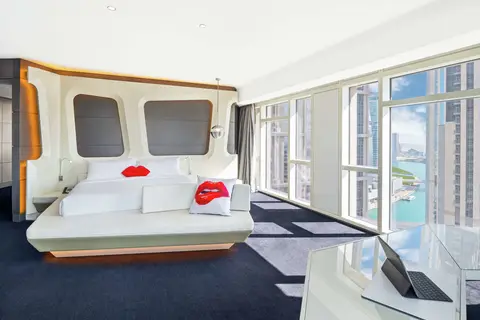 V Hotel Dubai Curio Collection by Hilton in دبي — foto 21