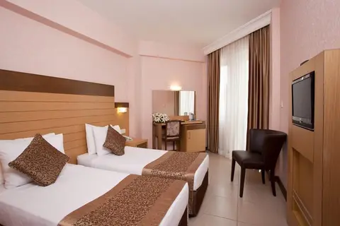 Remi Hotel in Cleopatra beach — foto 10