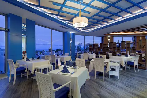 Ramada Hotel & Suites by Wyndham Kusadasi in Kusadasi — foto 4
