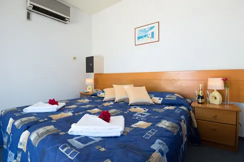 Sunny Hill Hotel Apartments in Paphos — foto 8