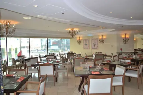 Sheraton Khalidiya Hotel in الحِصِن — foto 9
