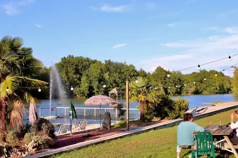 Camping Les Lacs D Armagnac in Bretagne-d'Armagnac