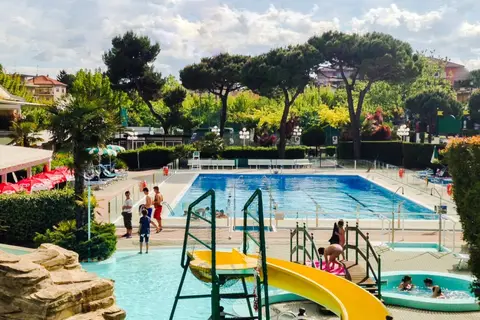 Happy Camp Mobile Homes in Camping Riccione in Riccione