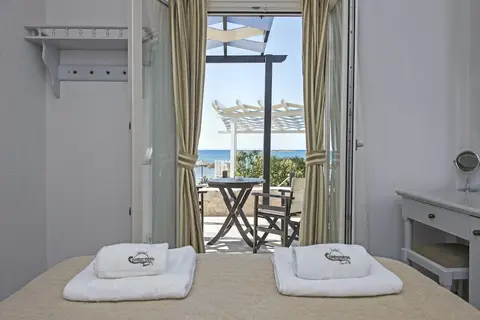 Contaratos Beach in Νάουσα — foto 30