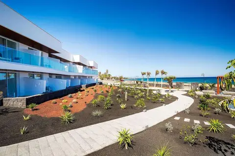 Lava Beach in Tías — foto 3