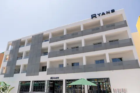 Ryans Lola's in Sant Antoni de Portmany