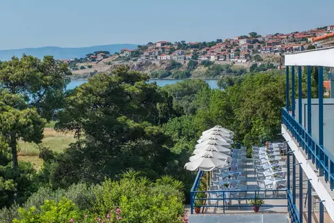 Delfinia Hotel & Bungalows in Μόλυβος — foto 4