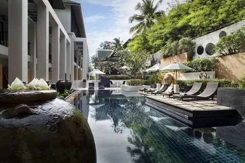 Outrigger Surin Beach Resort in ตำบลเชิงทะเล — foto 11