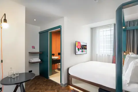 YOTEL Manchester Deansgate in Manchester — foto 12