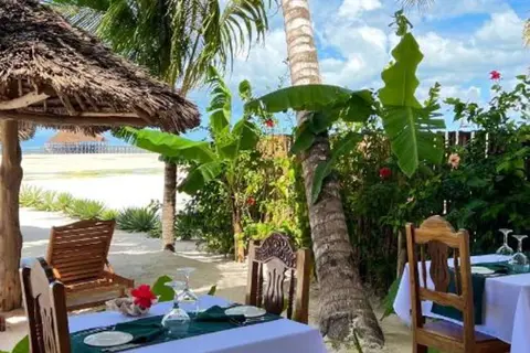 Karibu beach resort in Pongwe — foto 4