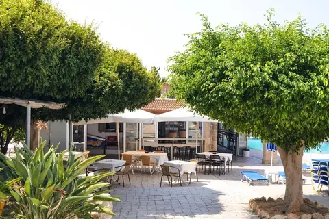 Coliseum Studios & Apartments in Πεύκοι — foto 8