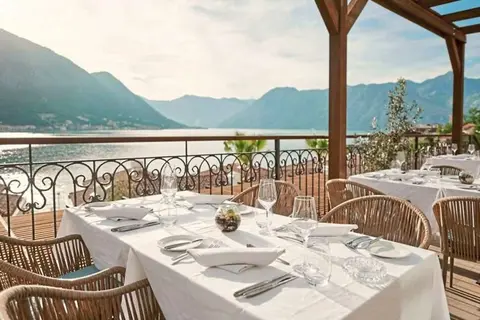 Huma Kotor Bay Hotel & Villas in Dobrota — foto 10