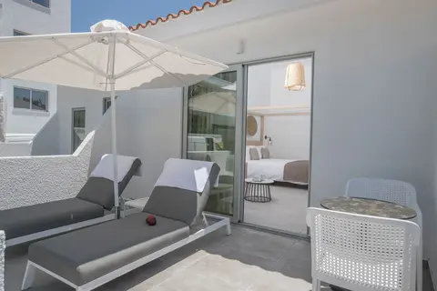 Bohemian Gardens Hotel in Παραλίμνι — foto 29