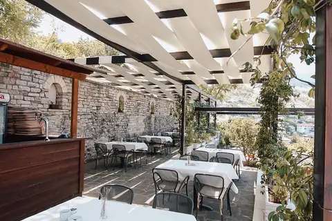 Hotel Bineri in Gjirokastra — foto 18