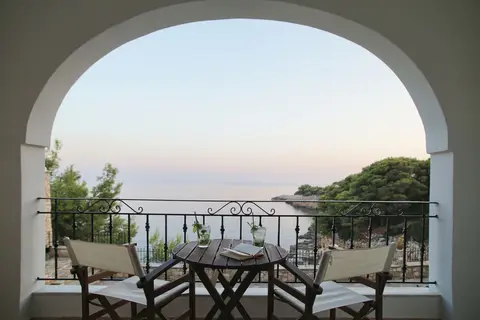 Yalis in Βότση — foto 5
