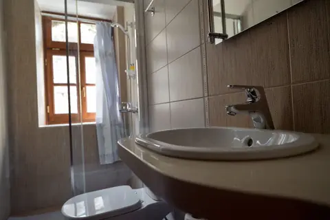 Hotel Kalemi 2 in Gjirokastra — foto 9