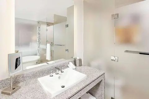 West 57th Street by Hilton Club in New York — foto 29