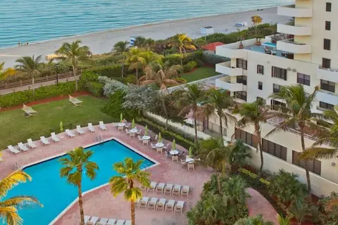 Holiday Inn Miami Beach Oceanfront in Miami Beach — foto 28