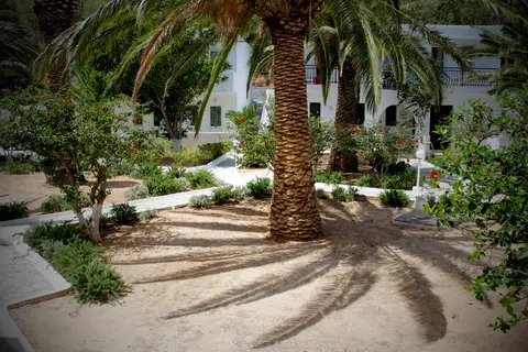 Avra Beach in Σαρακίνικο — foto 28