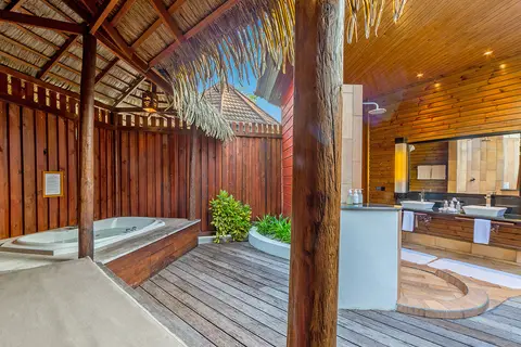 Komandoo Island Resort & Spa in ނައިފަރު — foto 15