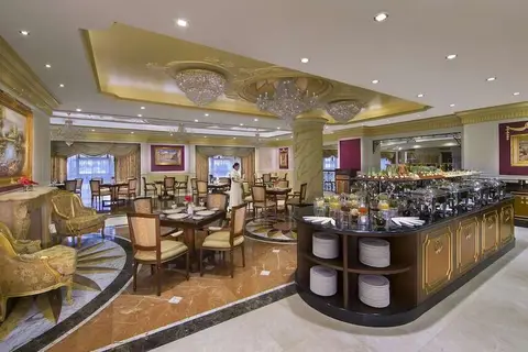 Royal Rose Abu Dhabi, a Curio Collection by Hilton Affiliated Hotel in الدَّانَةْ — foto 6