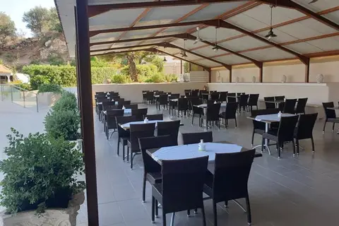 Karavados Beach Hotel in Καραβάδος — foto 29