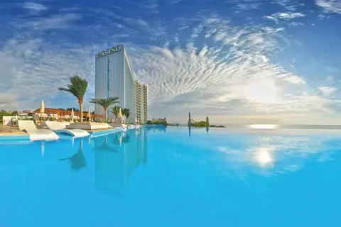 International Hotel Casino & Tower Suites in СПА център Ривиера Бийч — foto 2