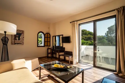 Ladiko Suites Faliraki in Δήμος Ρόδου — foto 16