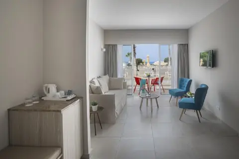 Leonardo Laura Beach & Splash Resort in Paphos — foto 29