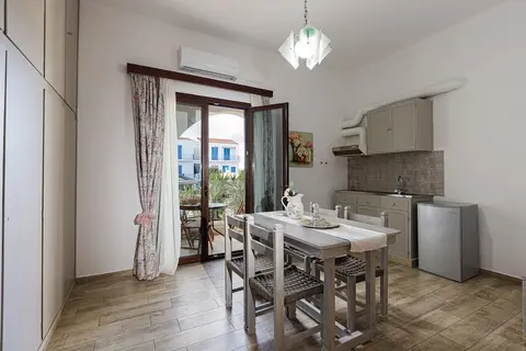 Kasteli Studios & Apartments in Panormos — foto 22
