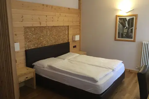 Tevini Dolomites Charming Hotel in Commezzadura — foto 51