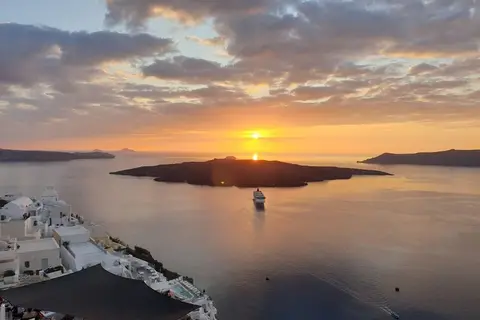 Loucas On The Cliff in Φηρά Θήρας — foto 29