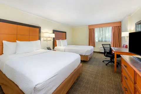La Quinta Inn & Suites by Wyndham Ft Lauderdale Cypress Cr in Fort Lauderdale — foto 9