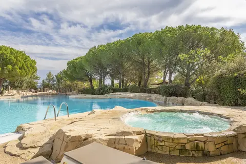 Pont Royal En Provence in Mallemort — foto 2