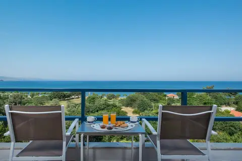 Delfinia Hotel & Bungalows in Μόλυβος — foto 8