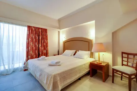 Calamos Beach Hotel in Άγιοι Απόστολοι — foto 3