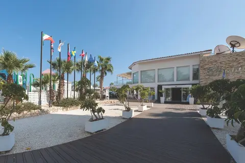Marlita Hotel Apartments in Παραλίμνι — foto 24