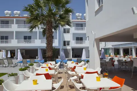 Princessa Vera Hotel Apartments in Paphos — foto 12