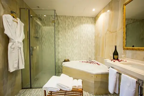 Lot Boutique Hotel in Tirana — foto 20