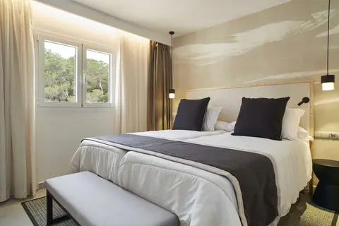 Invisa Hotel Club Cala Blanca in Santa Eulària des Riu — foto 4