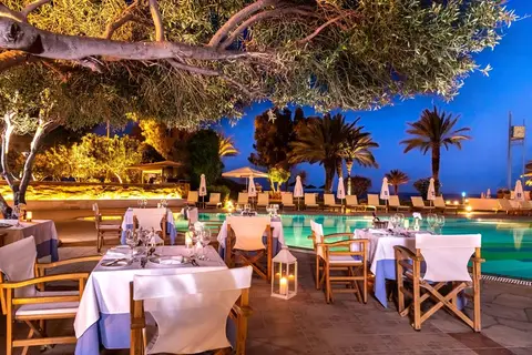 Constantinou Bros Athena Royal Beach Hotel in Paphos — foto 5